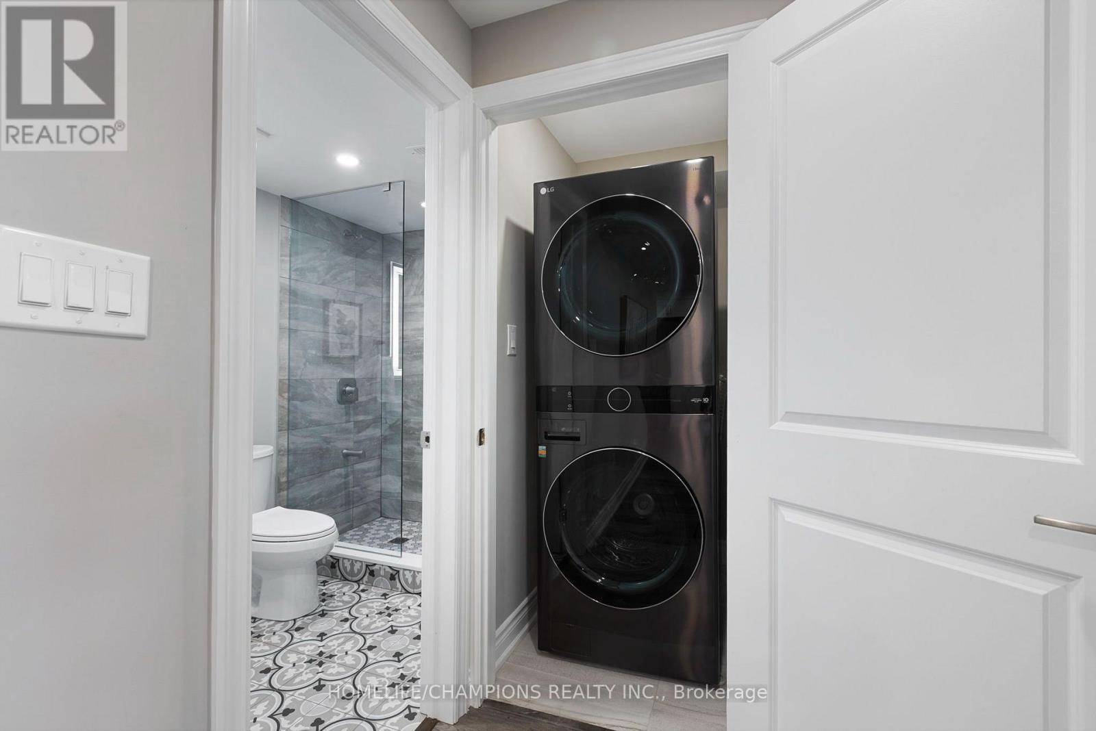993 Dragonfly Avenue, Pickering, ON - Indoor Photo Showing Laundry Room
