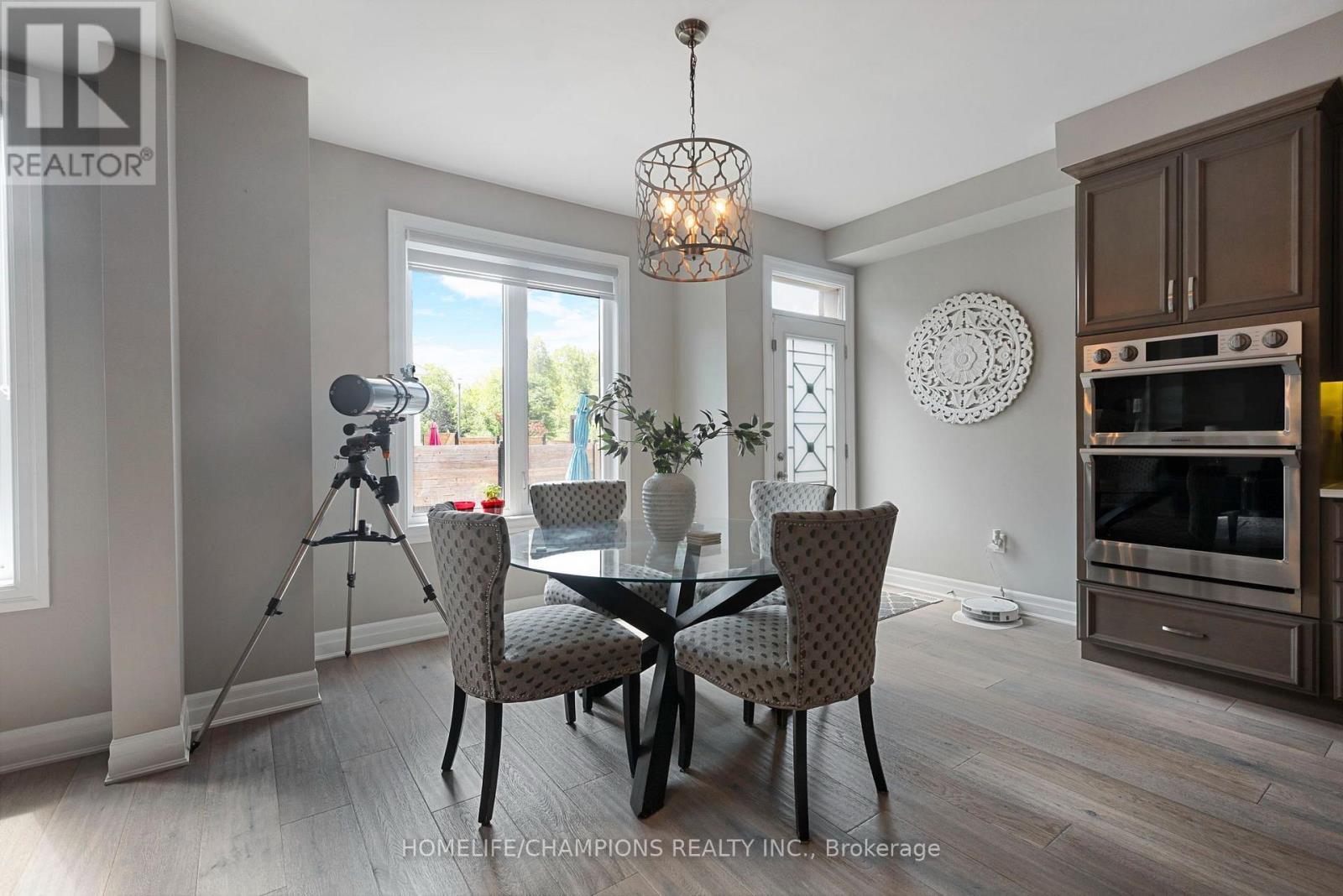 993 Dragonfly Avenue, Pickering, ON - Indoor Photo Showing Dining Room