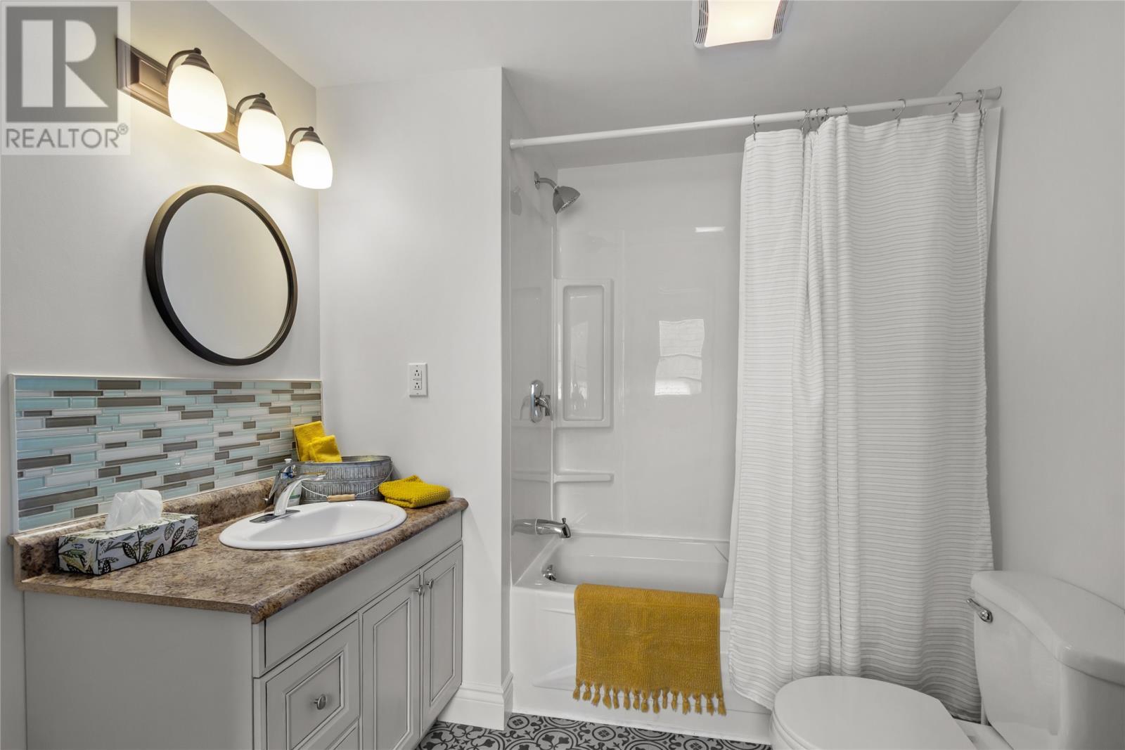 6 Willow Drive, Paradise, NL - Indoor Photo Showing Bathroom