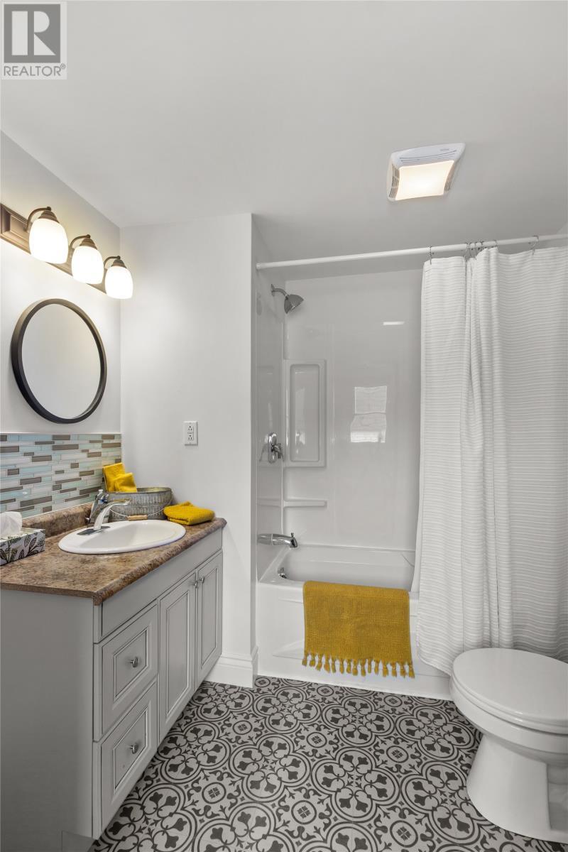6 Willow Drive, Paradise, NL - Indoor Photo Showing Bathroom