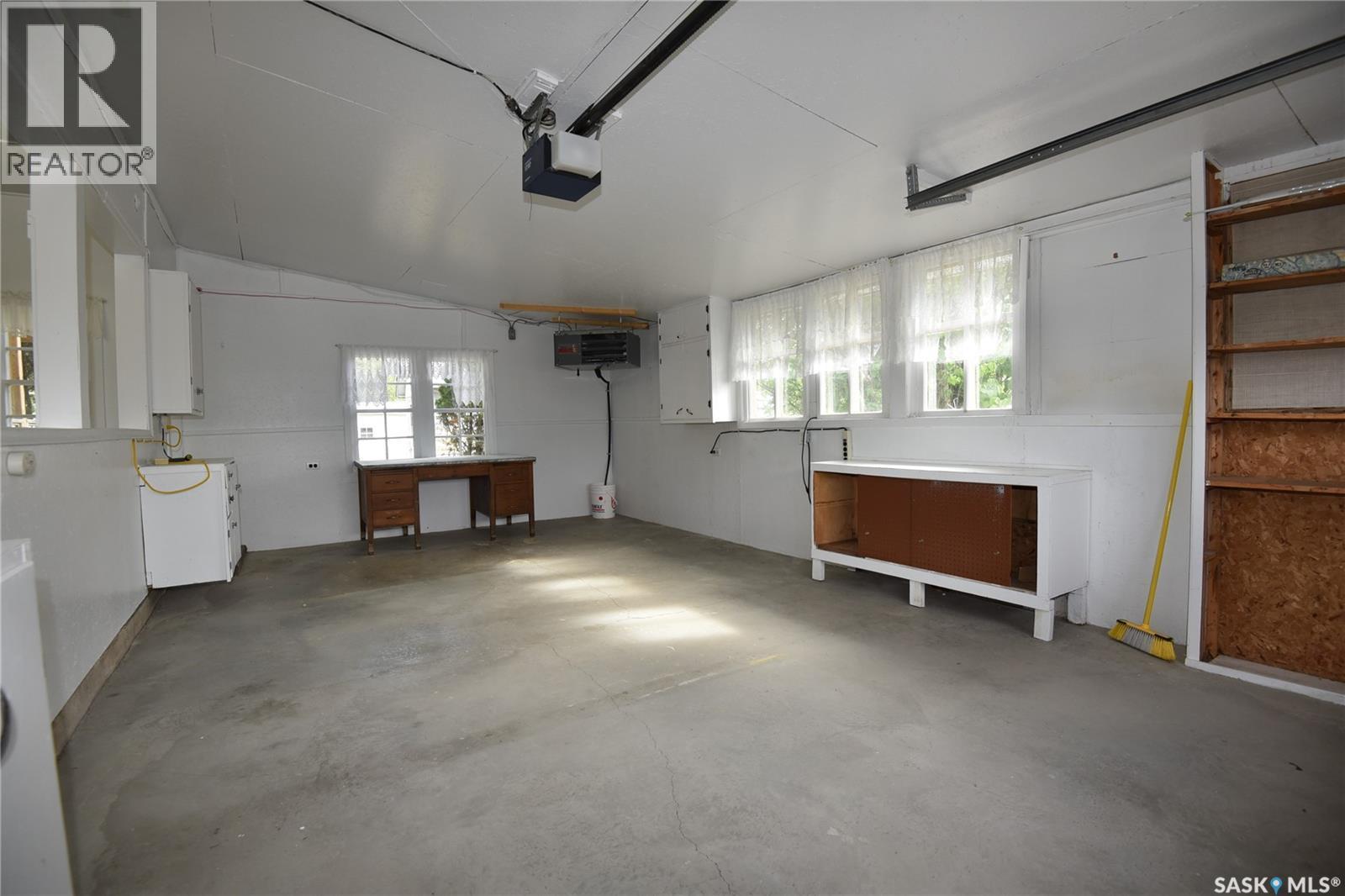 207 Pine Avenue, Nipawin, SK - Indoor Photo Showing Garage