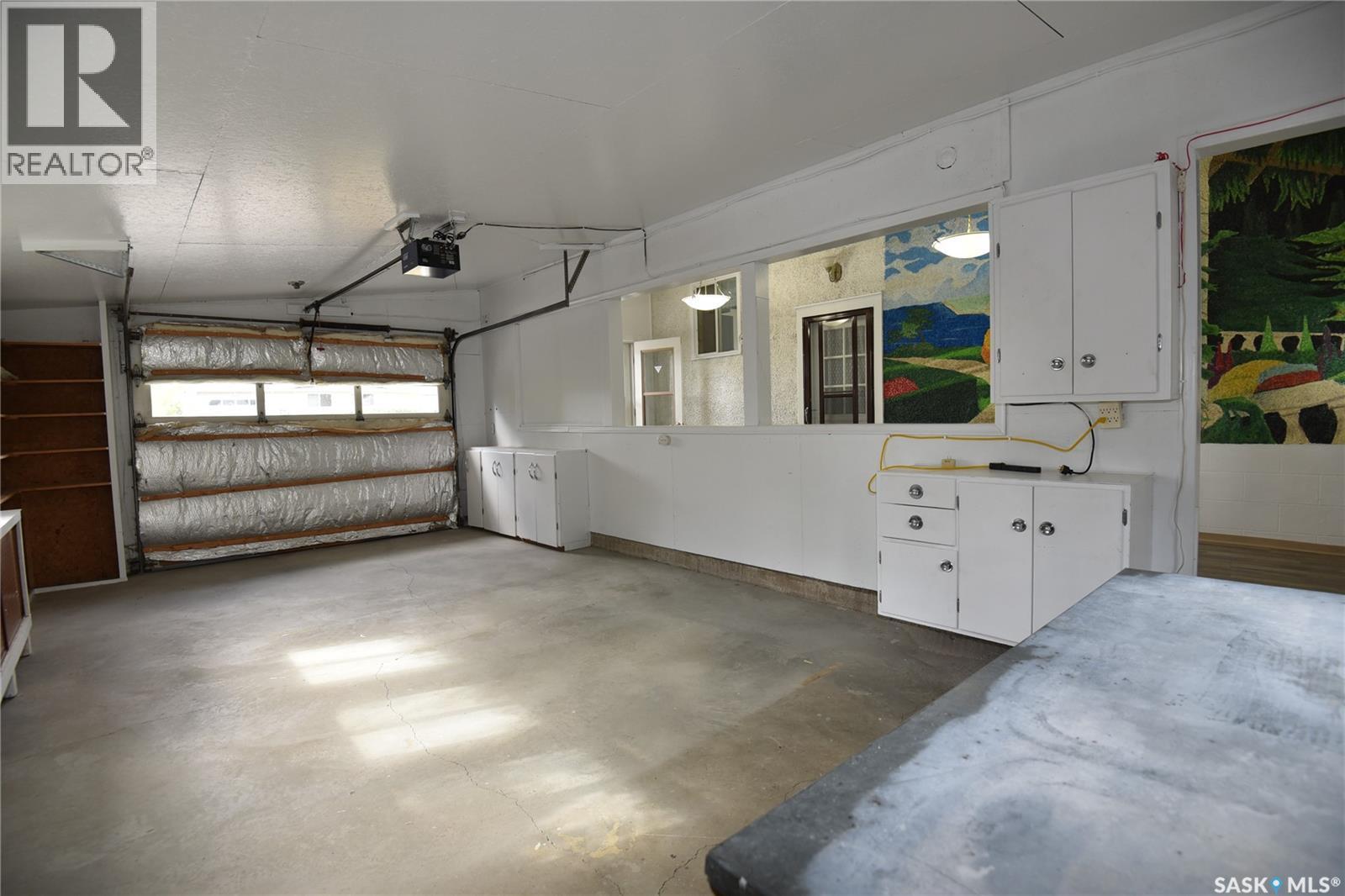 207 Pine Avenue, Nipawin, SK - Indoor Photo Showing Garage