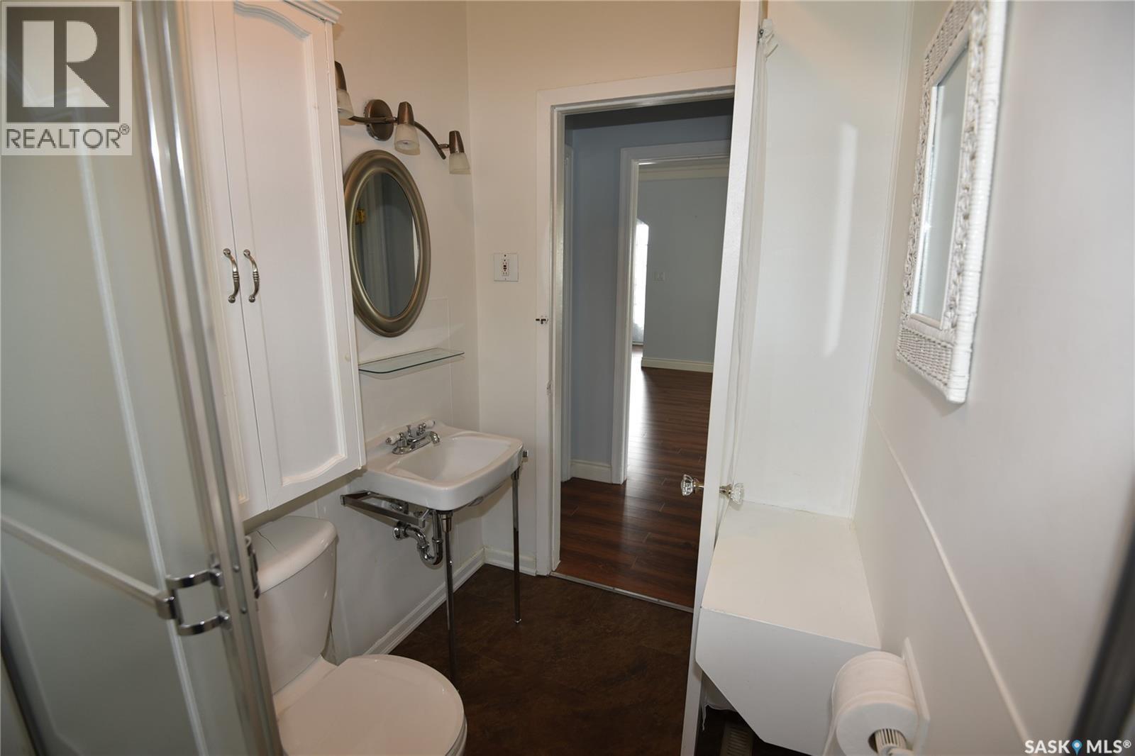 207 Pine Avenue, Nipawin, SK - Indoor Photo Showing Bathroom