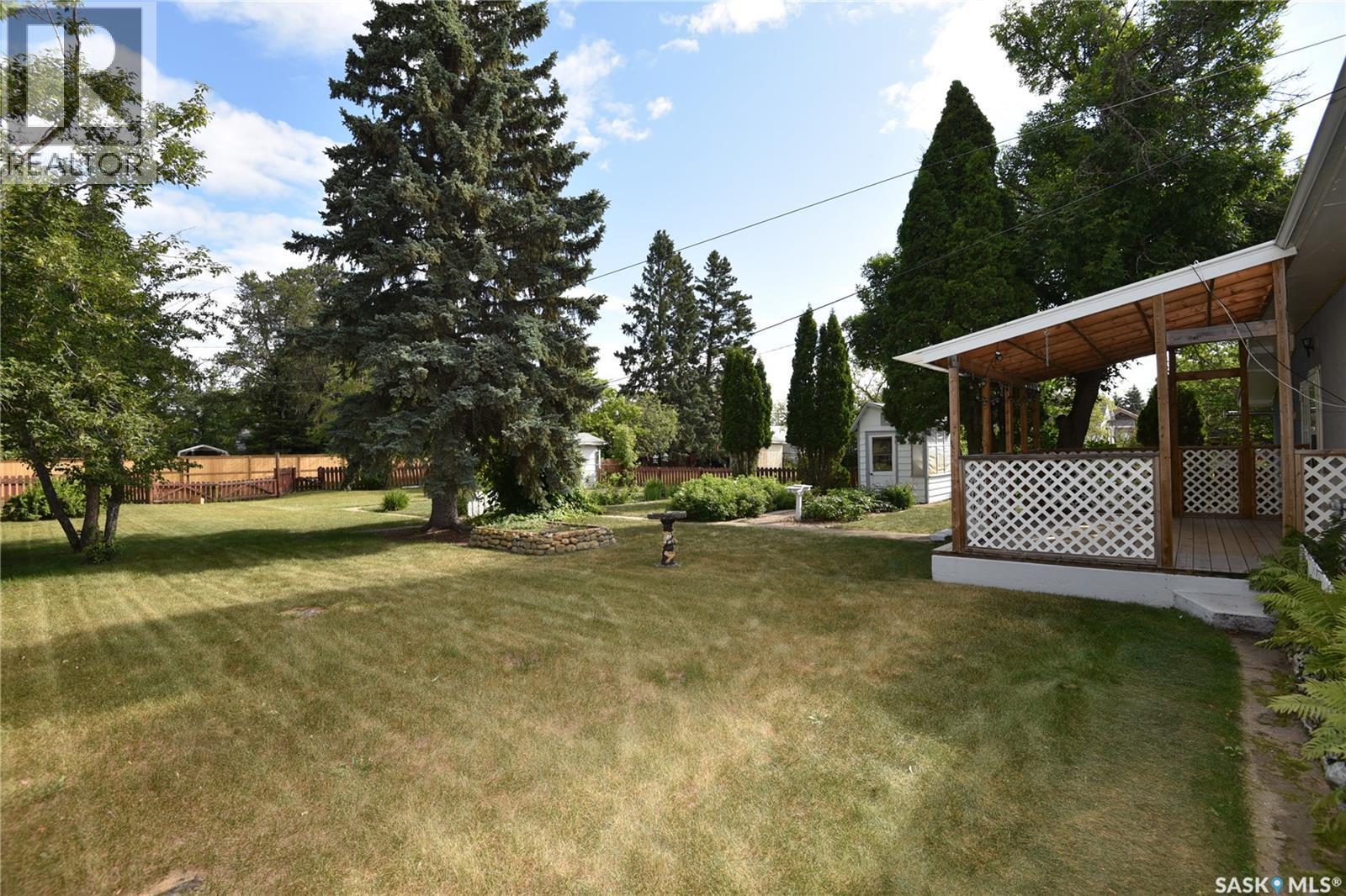 207 Pine Avenue, Nipawin, SK - Outdoor With Deck Patio Veranda