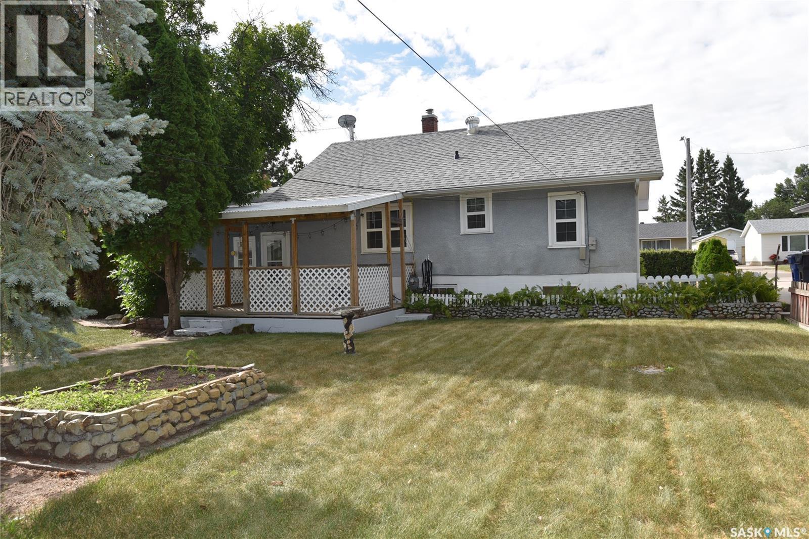 207 Pine Avenue, Nipawin, SK - Outdoor With Deck Patio Veranda