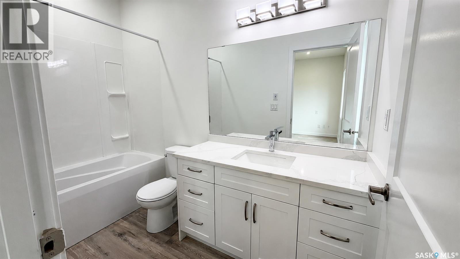 1220 D Avenue N, Saskatoon, SK - Indoor Photo Showing Bathroom