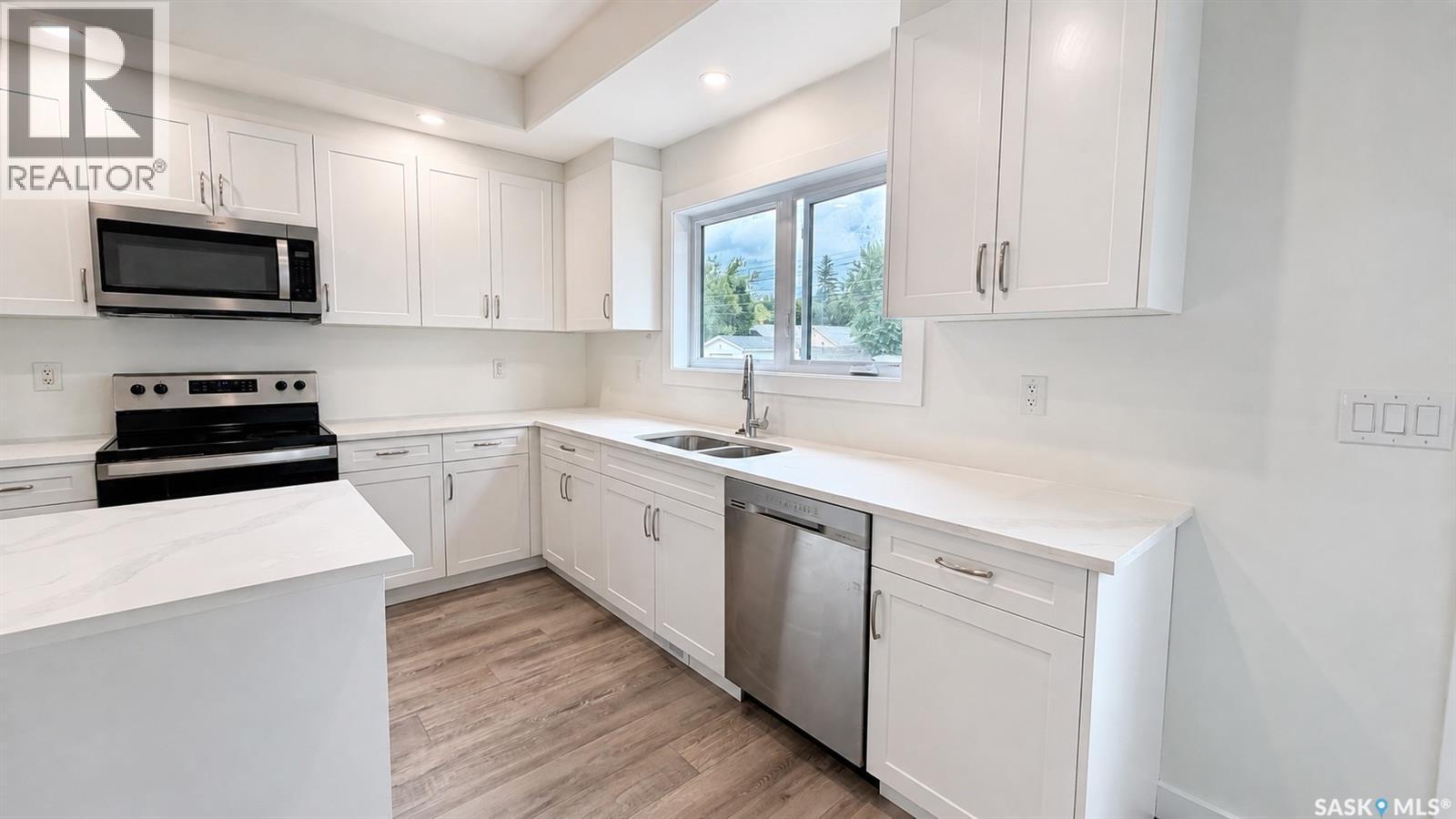1220 D Avenue N, Saskatoon, SK - Indoor Photo Showing Kitchen With Double Sink