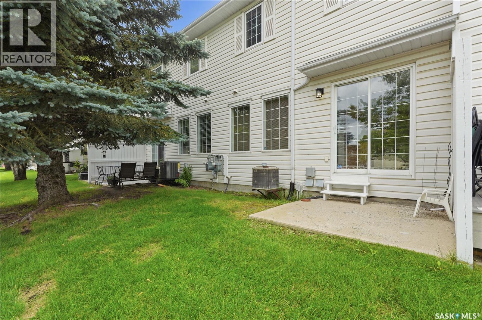 2 110 Keevil Crescent, Saskatoon, SK - Outdoor