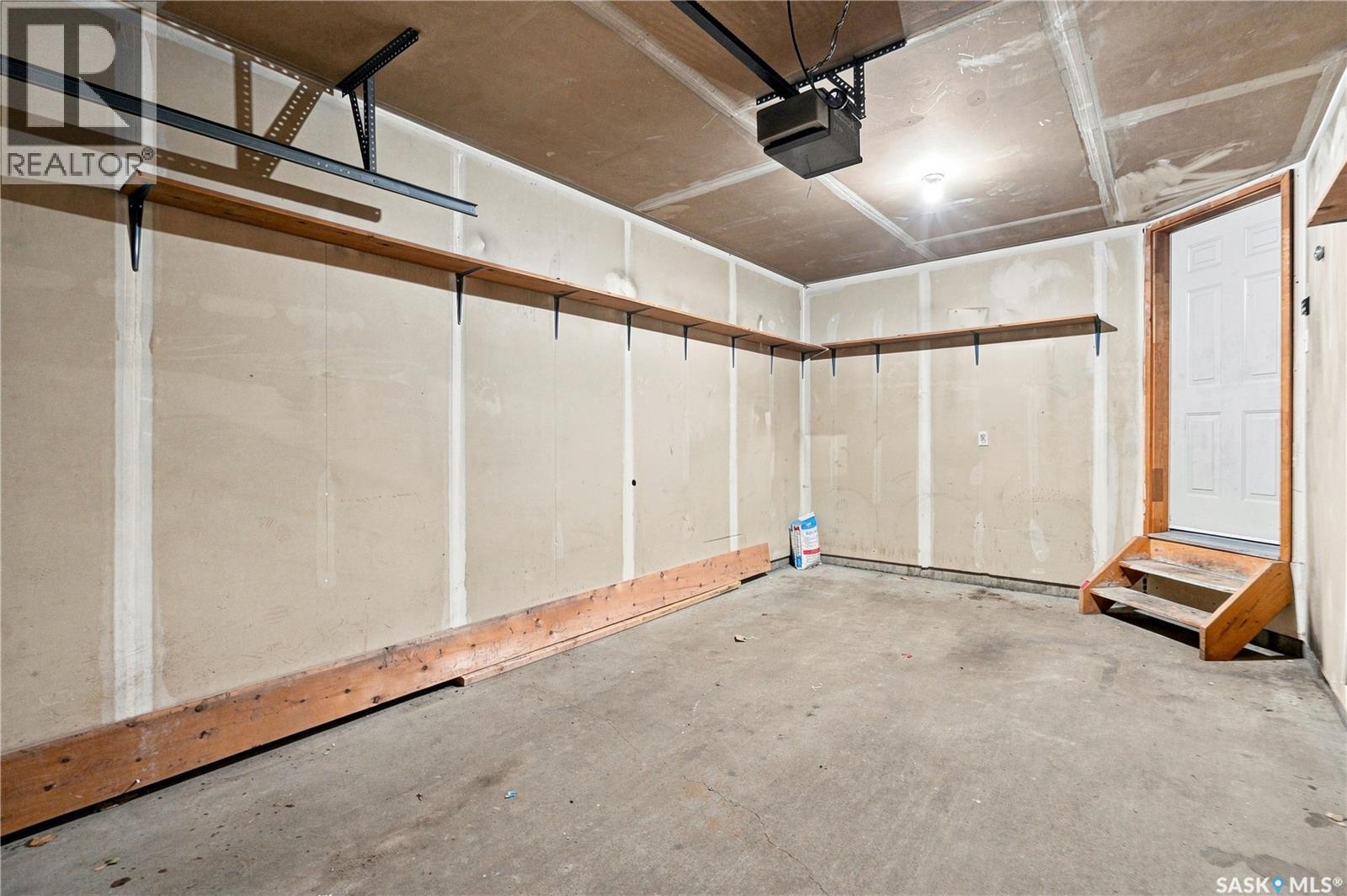 2 110 Keevil Crescent, Saskatoon, SK - Indoor