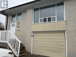 UPPER - 211 SILVERBIRCH DRIVE Newmarket, ON L3Y 2Z6