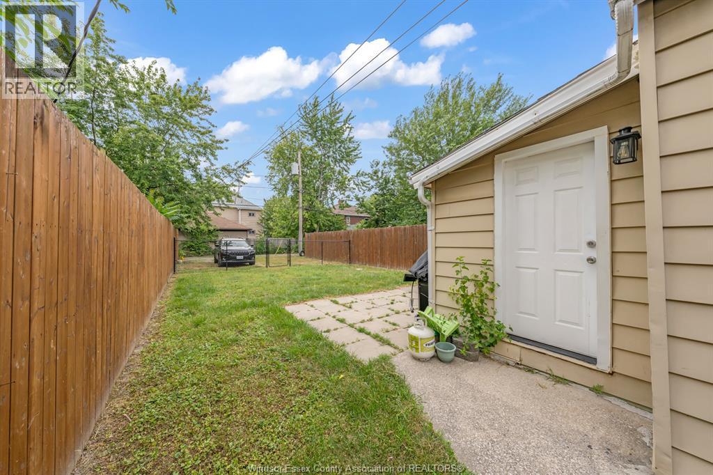 253 Curry Avenue, Windsor, ON - Outdoor With Exterior