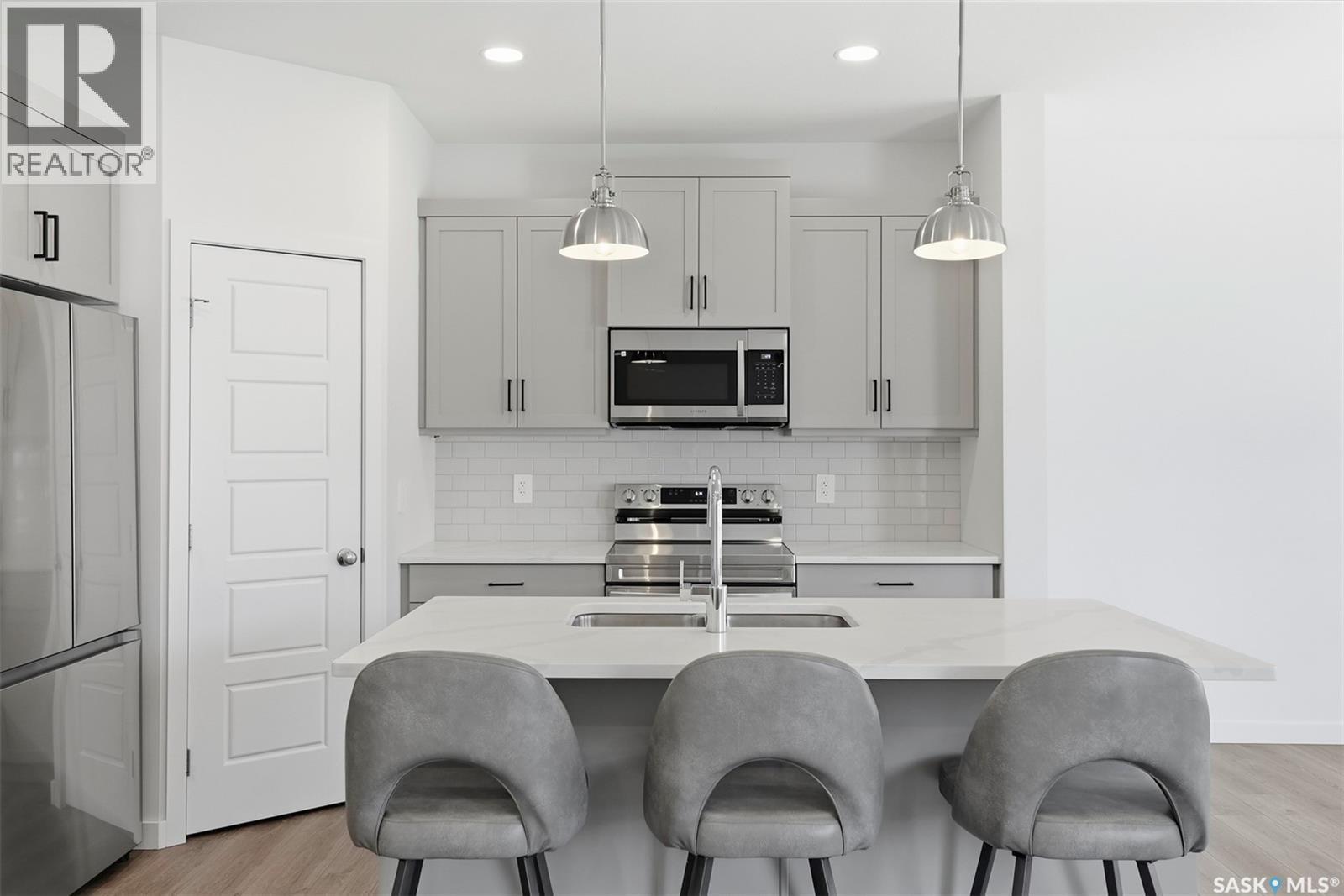 377 Germain Manor, Saskatoon, SK - Indoor Photo Showing Kitchen