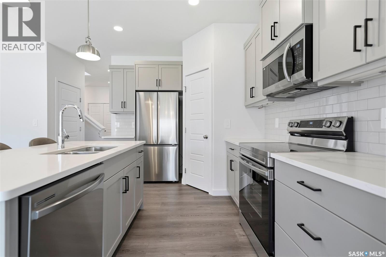 377 Germain Manor, Saskatoon, SK - Indoor Photo Showing Kitchen With Stainless Steel Kitchen With Double Sink With Upgraded Kitchen
