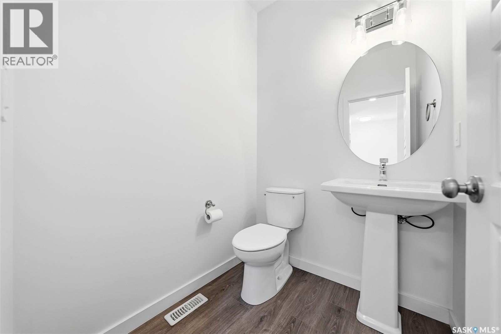 377 Germain Manor, Saskatoon, SK - Indoor Photo Showing Bathroom