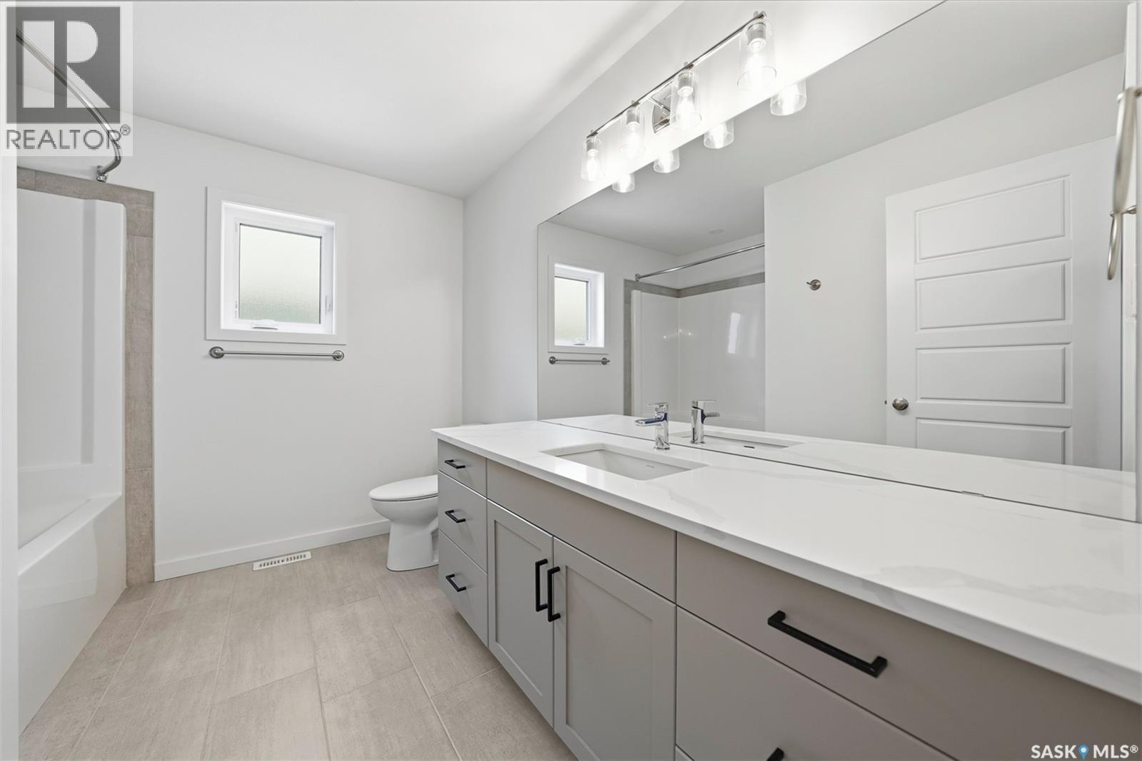 377 Germain Manor, Saskatoon, SK - Indoor Photo Showing Bathroom