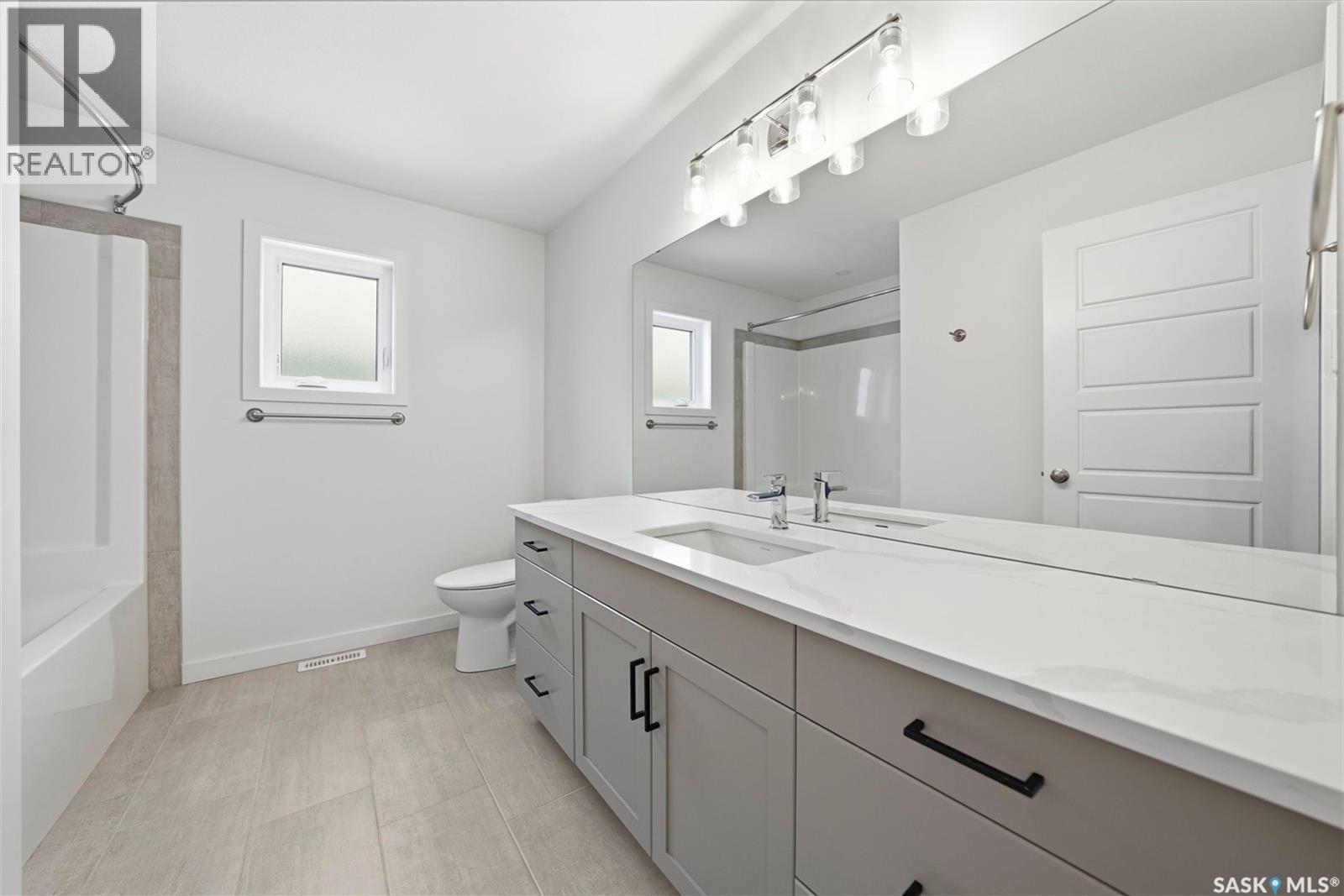 377 Germain Manor, Saskatoon, SK - Indoor Photo Showing Bathroom