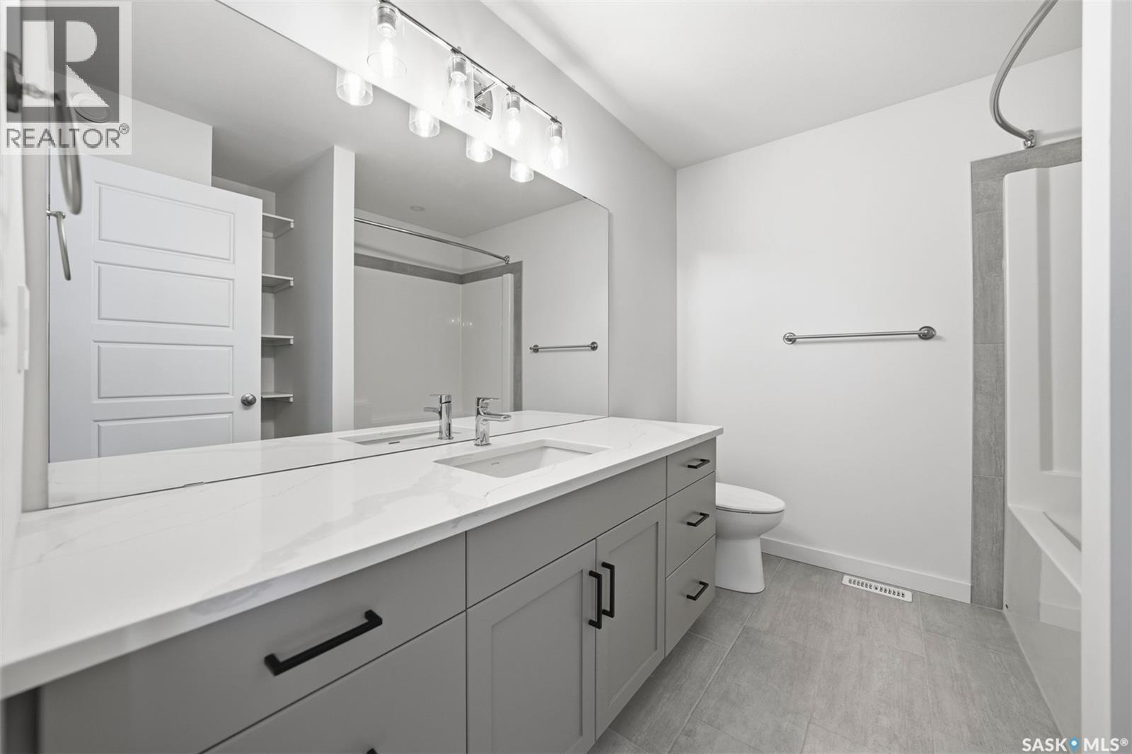 377 Germain Manor, Saskatoon, SK - Indoor Photo Showing Bathroom