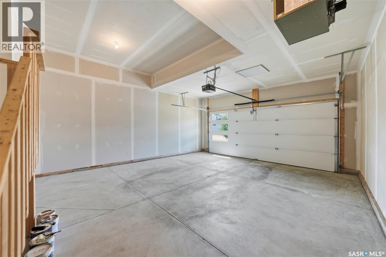 377 Germain Manor, Saskatoon, SK - Indoor Photo Showing Garage