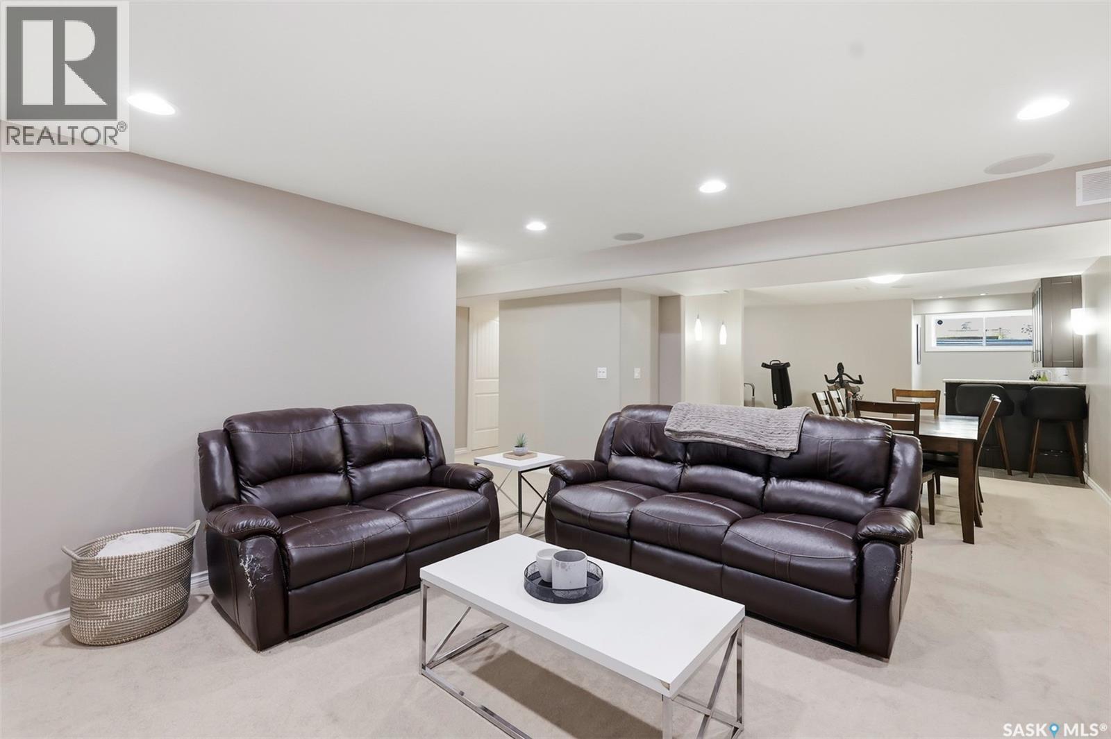217 Isabella Street E, Saskatoon, SK - Indoor