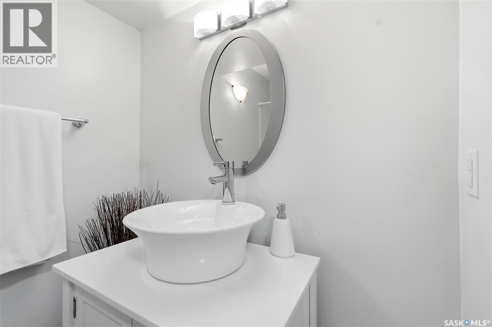 217 Isabella Street E, Saskatoon, SK - Indoor Photo Showing Bathroom