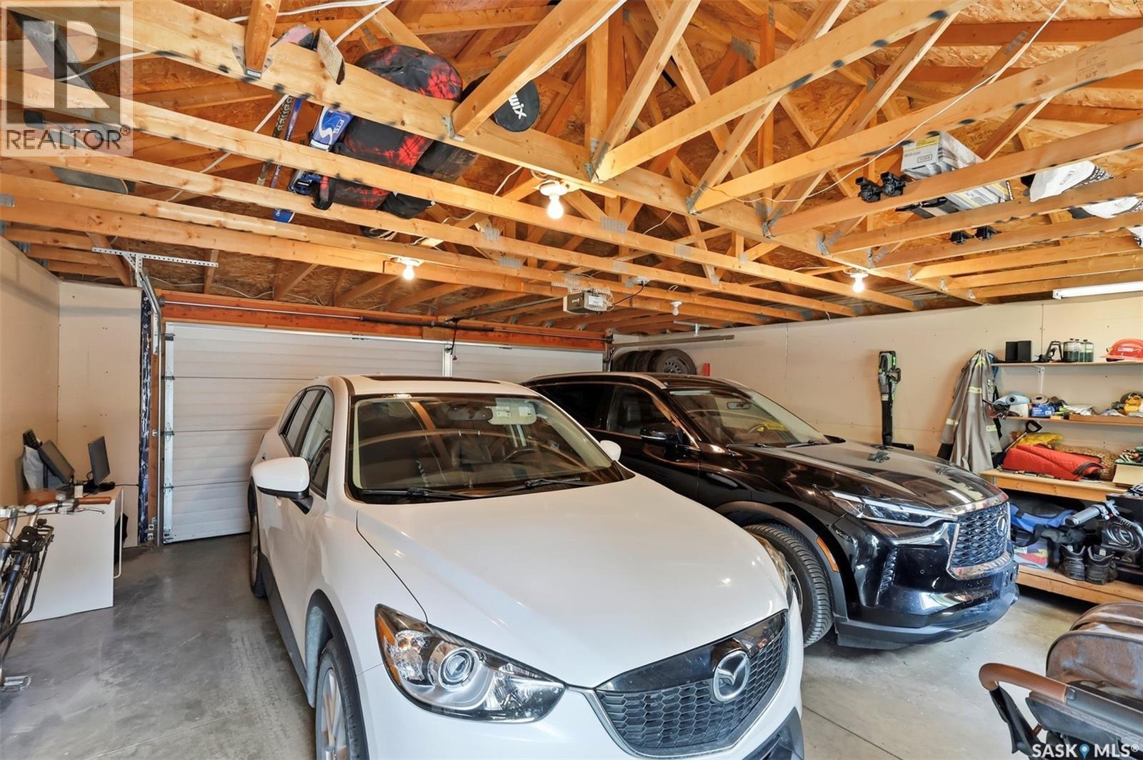 217 Isabella Street E, Saskatoon, SK - Indoor Photo Showing Garage