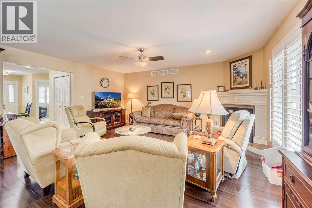 5600 Blackwell Sideroad Unit# 465, Sarnia, ON - Indoor Photo Showing Living Room With Fireplace
