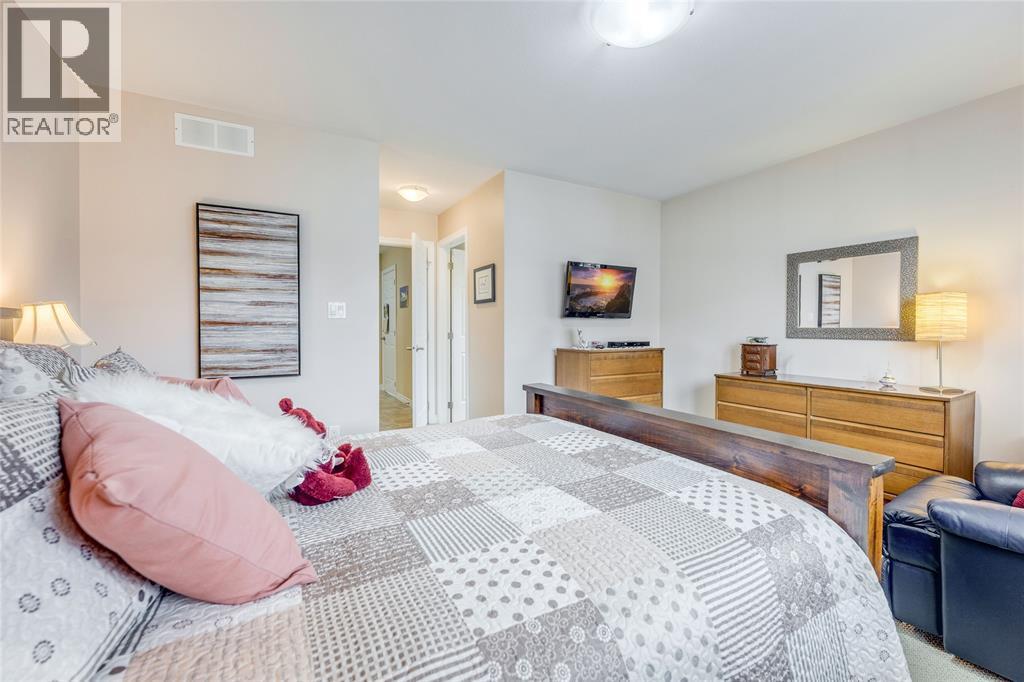 5600 Blackwell Sideroad Unit# 465, Sarnia, ON - Indoor Photo Showing Bedroom