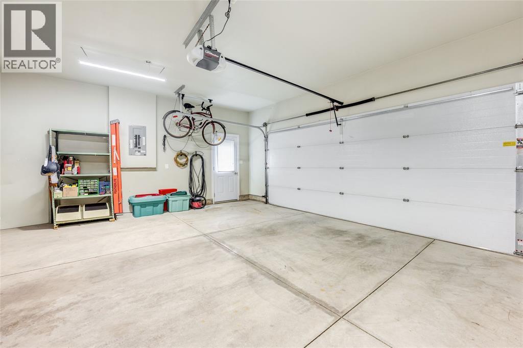 5600 Blackwell Sideroad Unit# 465, Sarnia, ON - Indoor Photo Showing Garage