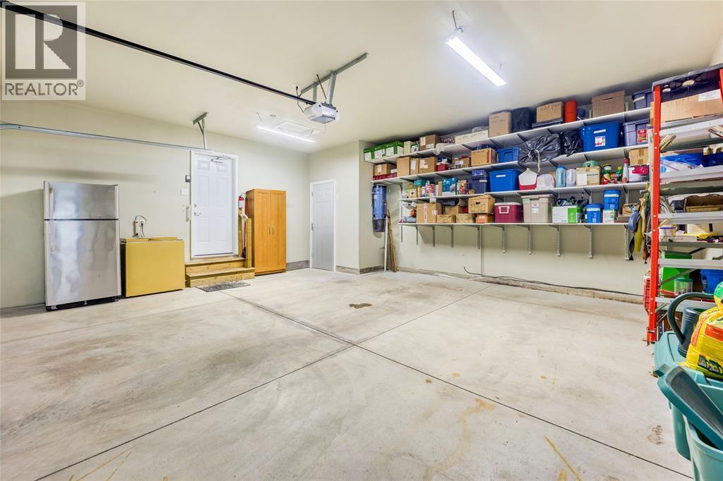 5600 Blackwell Sideroad Unit# 465, Sarnia, ON - Indoor Photo Showing Garage
