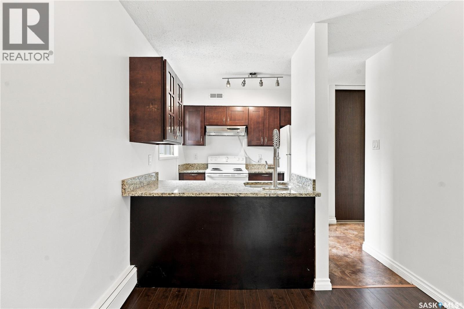 301 116 111Th Street, Saskatoon, SK - Indoor Photo Showing Kitchen