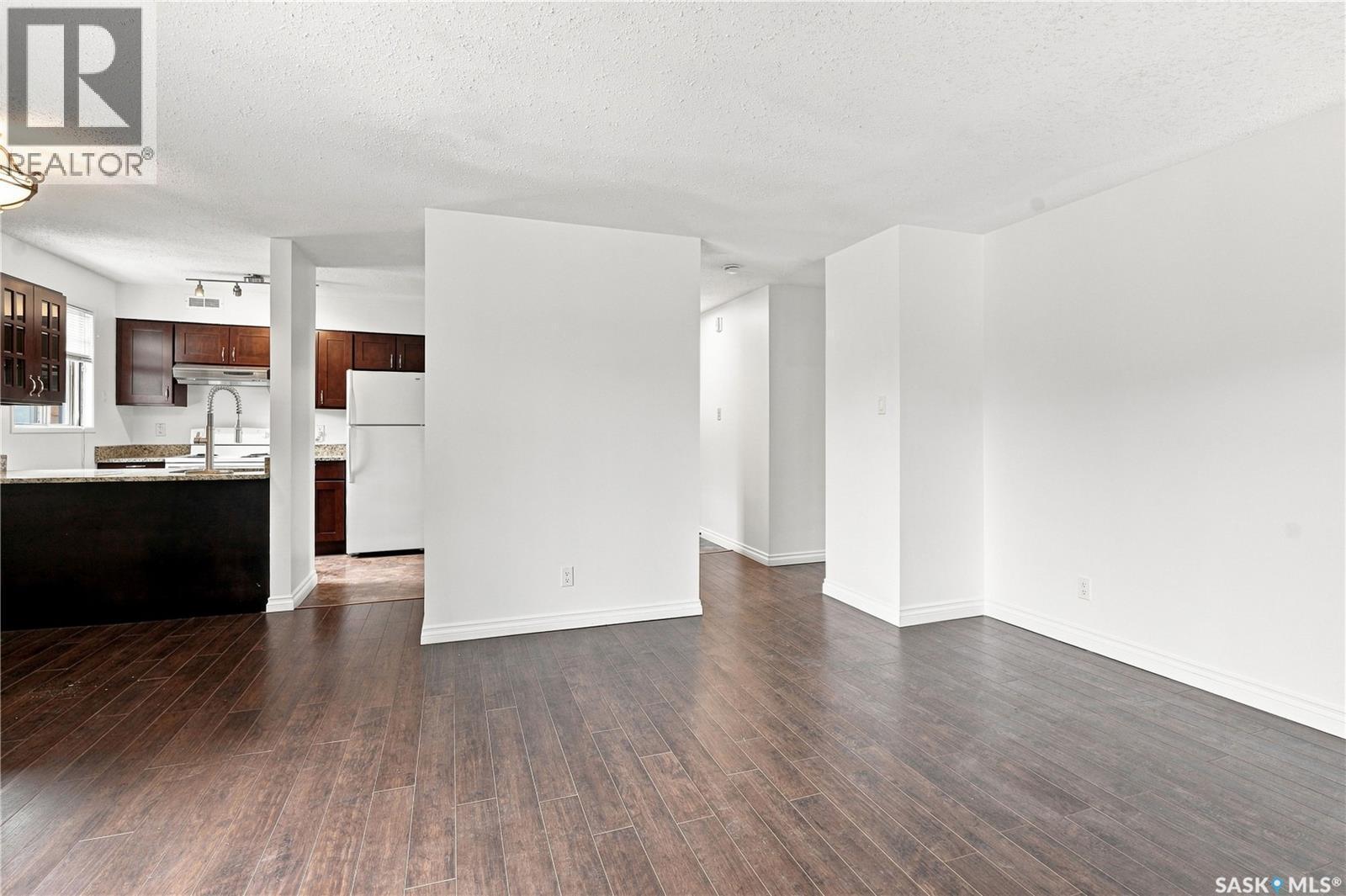 301 116 111Th Street, Saskatoon, SK - Indoor Photo Showing Kitchen