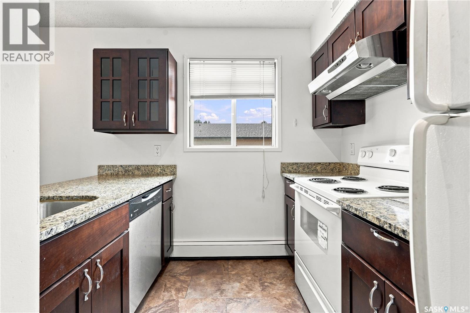 301 116 111Th Street, Saskatoon, SK - Indoor Photo Showing Kitchen