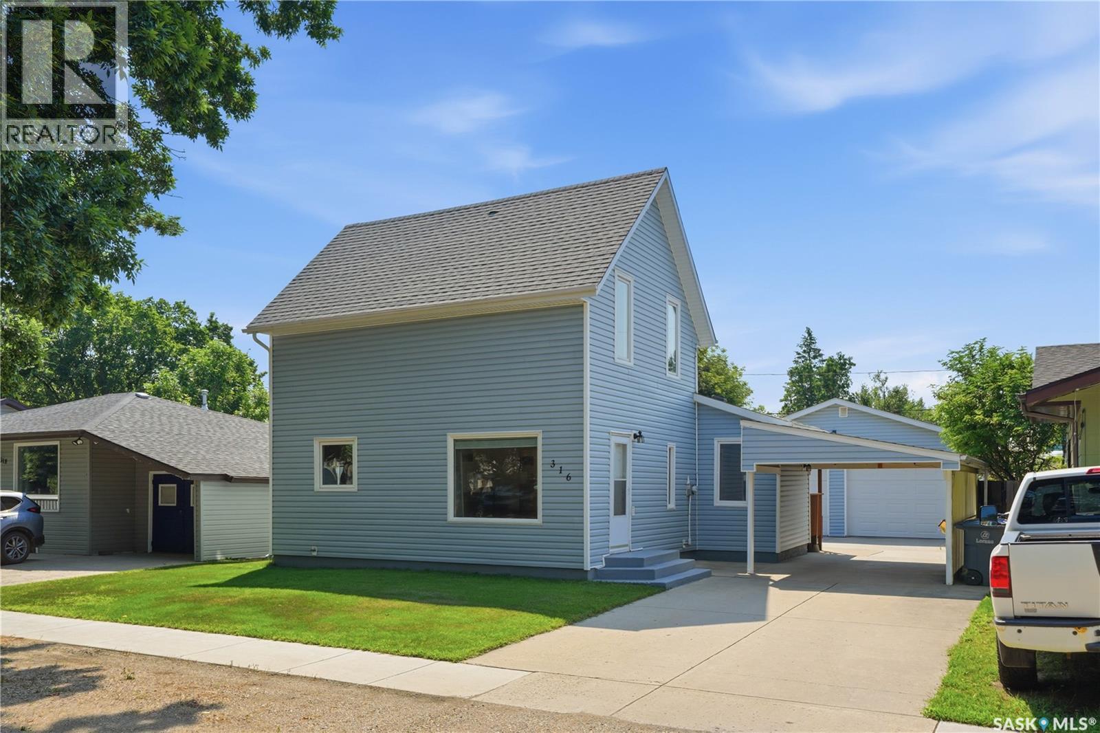 316 1St Street E, Langham, SK - Outdoor
