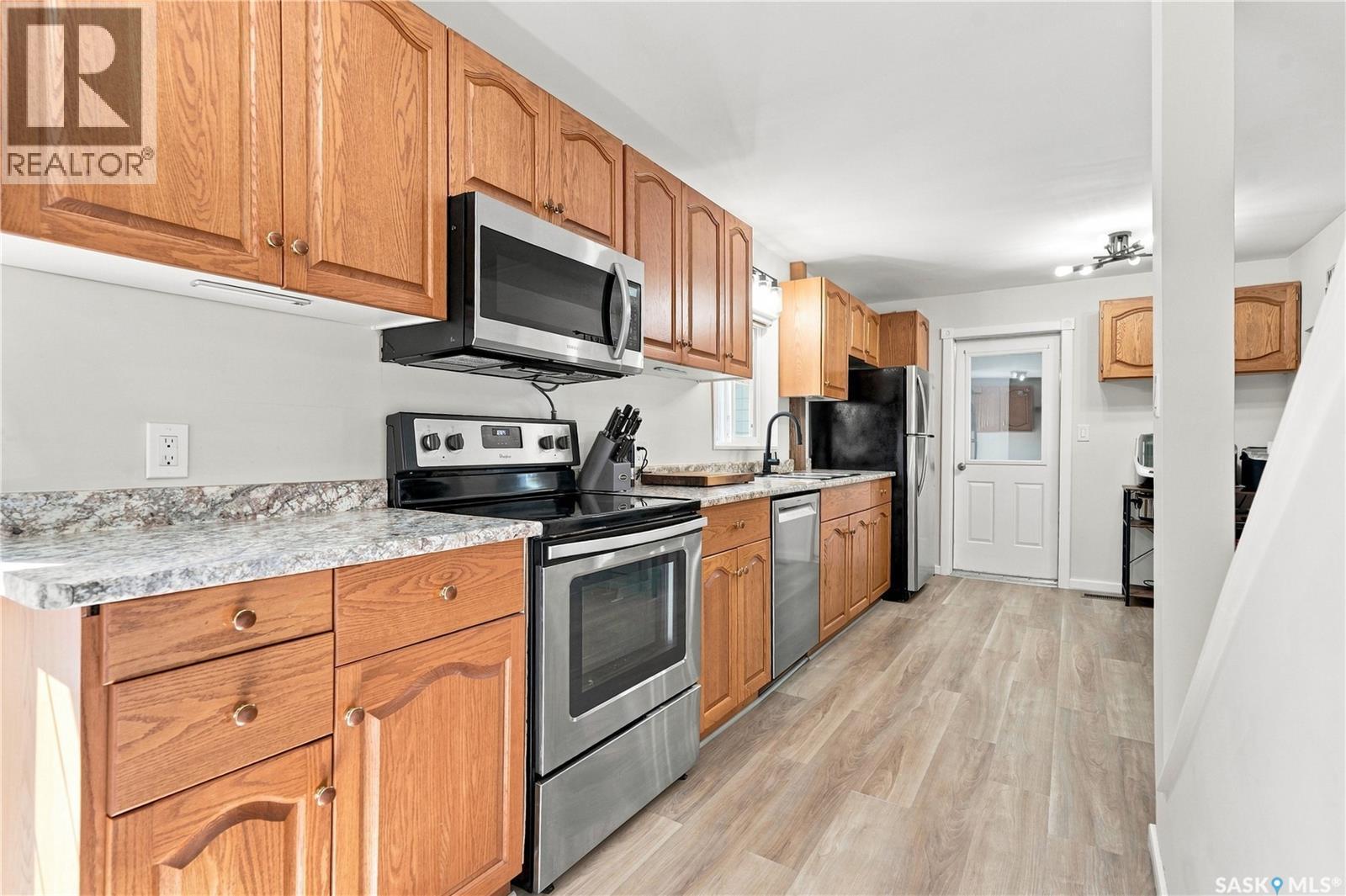 316 1St Street E, Langham, SK - Indoor Photo Showing Kitchen