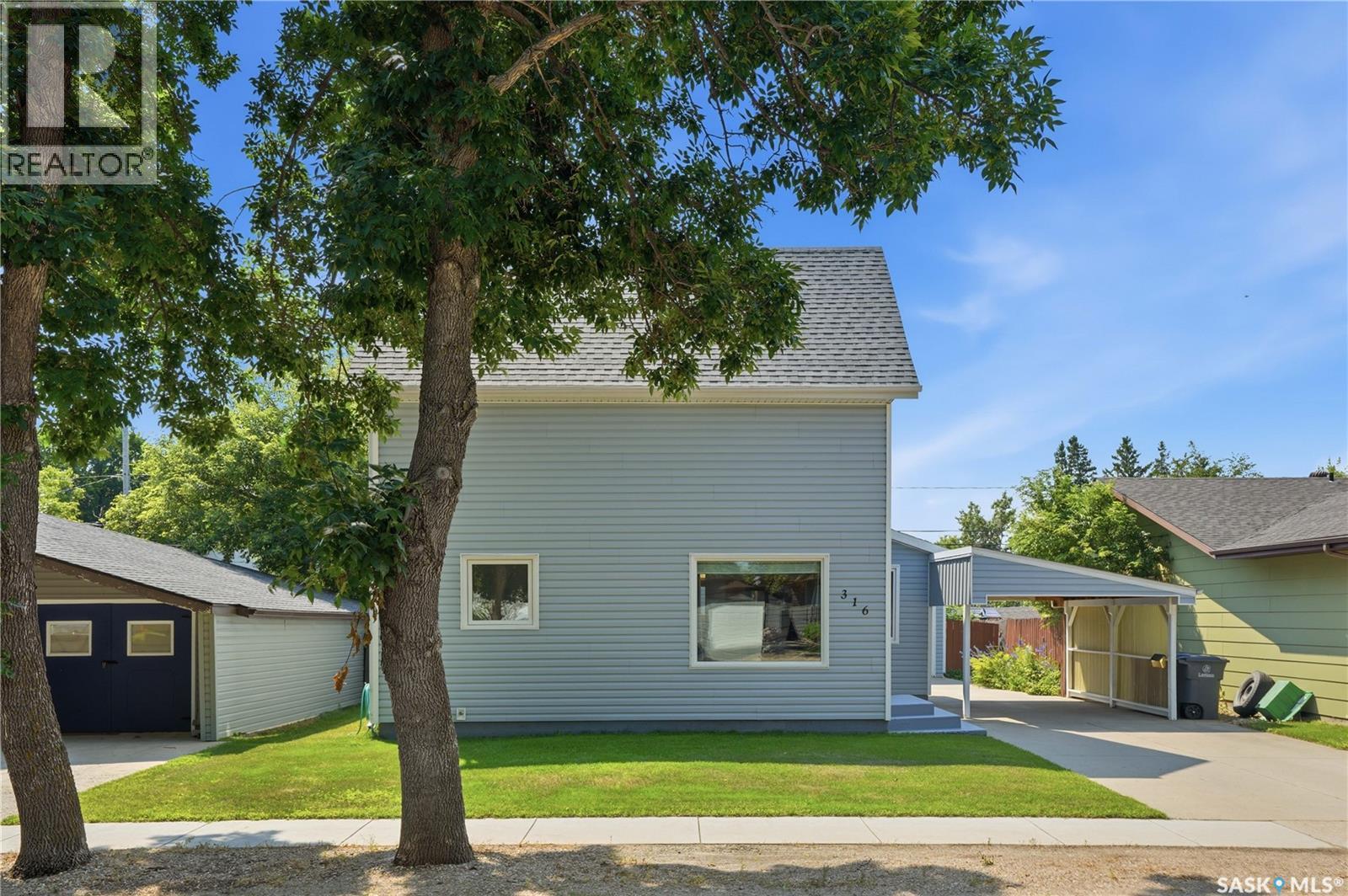 316 1St Street E, Langham, SK - Outdoor
