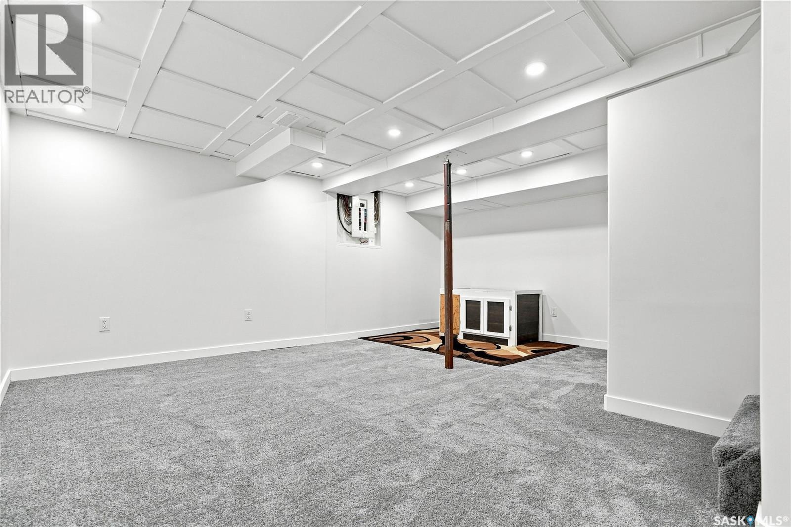 316 1St Street E, Langham, SK - Indoor