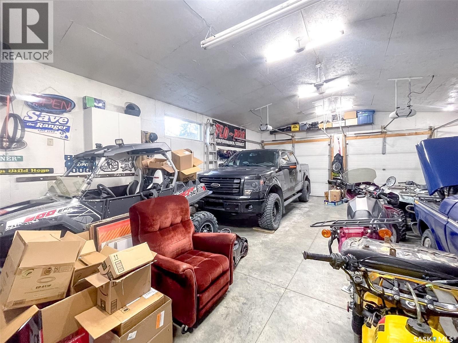 316 1St Street E, Langham, SK - Indoor Photo Showing Garage