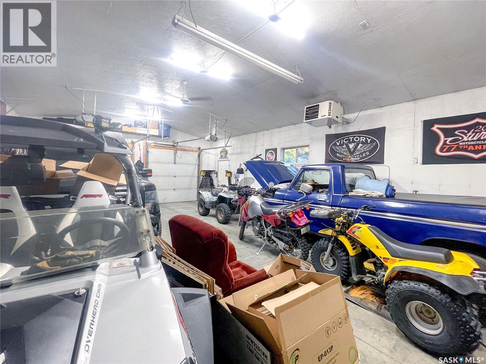 316 1St Street E, Langham, SK - Indoor Photo Showing Garage