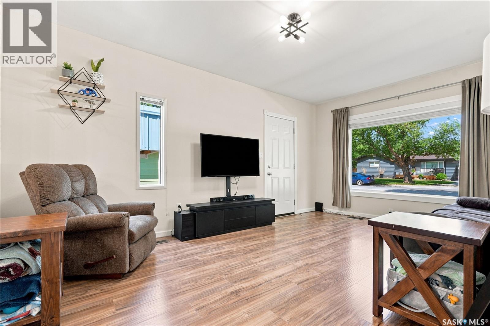 316 1St Street E, Langham, SK - Indoor Photo Showing Living Room