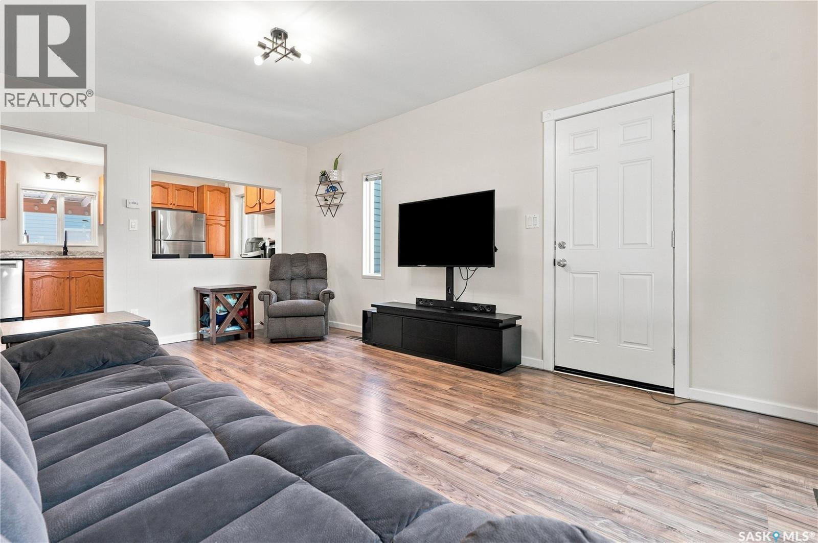 316 1St Street E, Langham, SK - Indoor Photo Showing Living Room