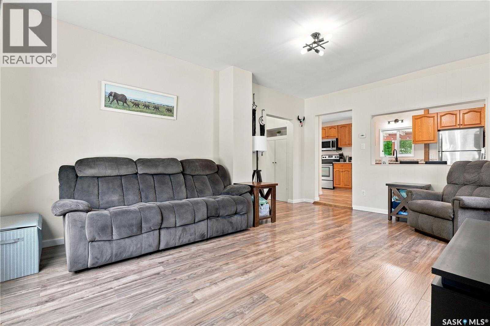 316 1St Street E, Langham, SK - Indoor Photo Showing Living Room