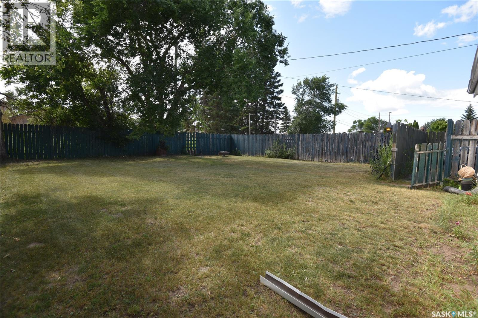 218 4A Street E, Nipawin, SK - Outdoor