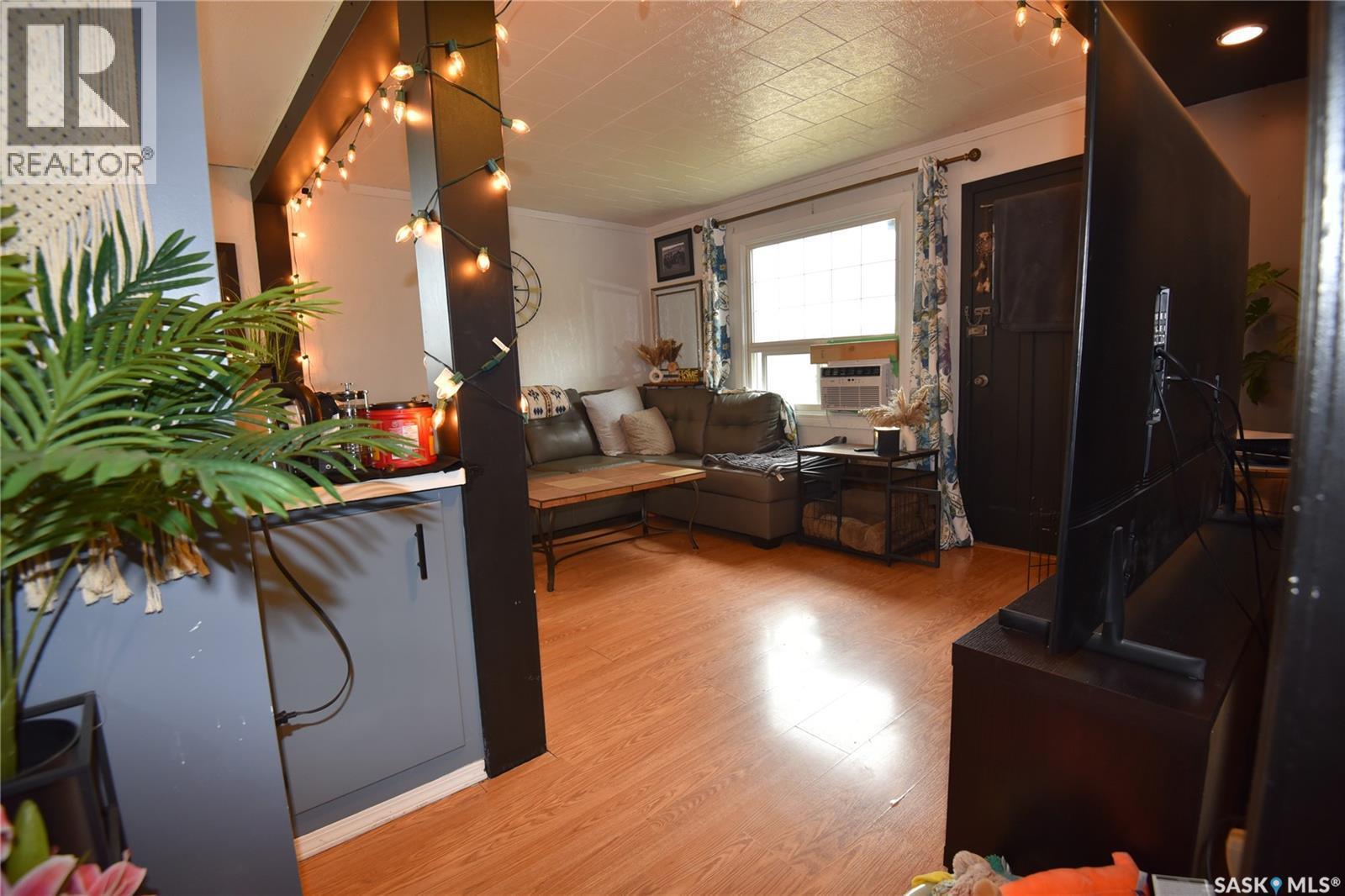 218 4A Street E, Nipawin, SK - Indoor