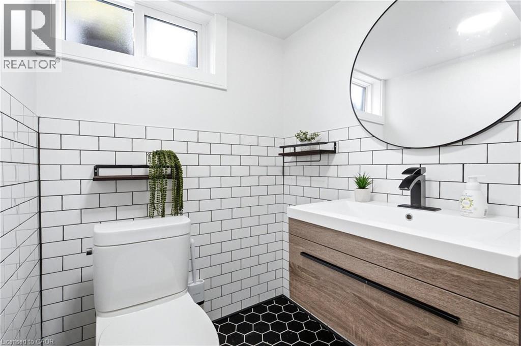 581 Glendene Crescent, Waterloo, ON - Indoor Photo Showing Bathroom