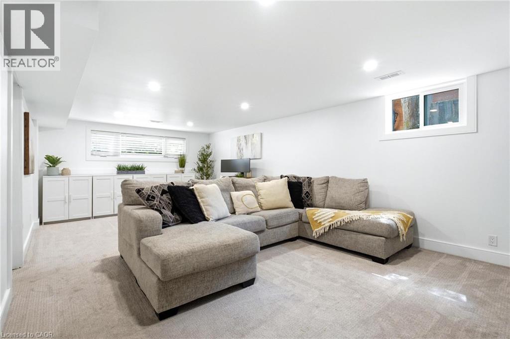 581 Glendene Crescent, Waterloo, ON - Indoor Photo Showing Living Room