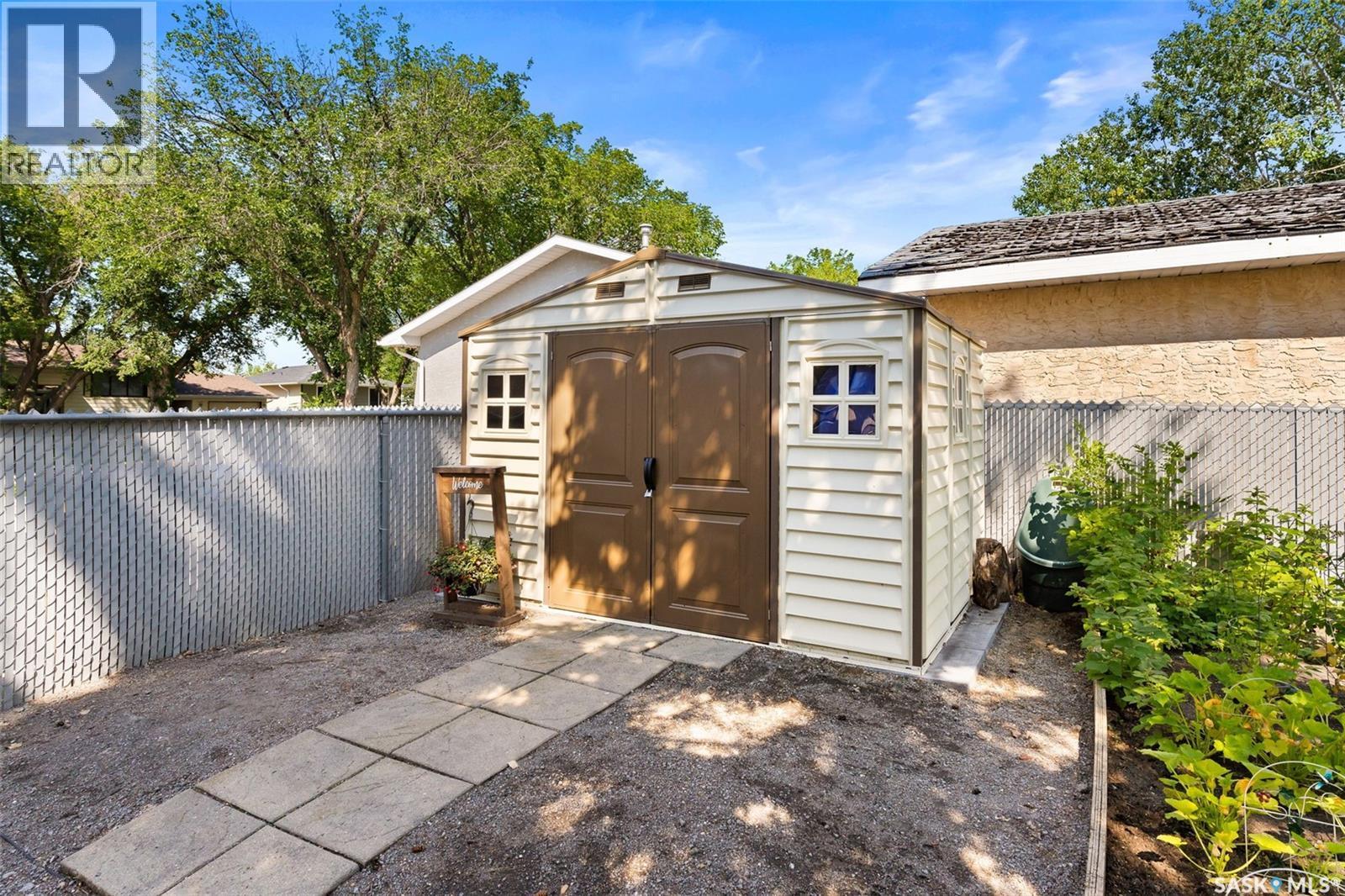 23 Price Crescent, Regina, SK - Outdoor
