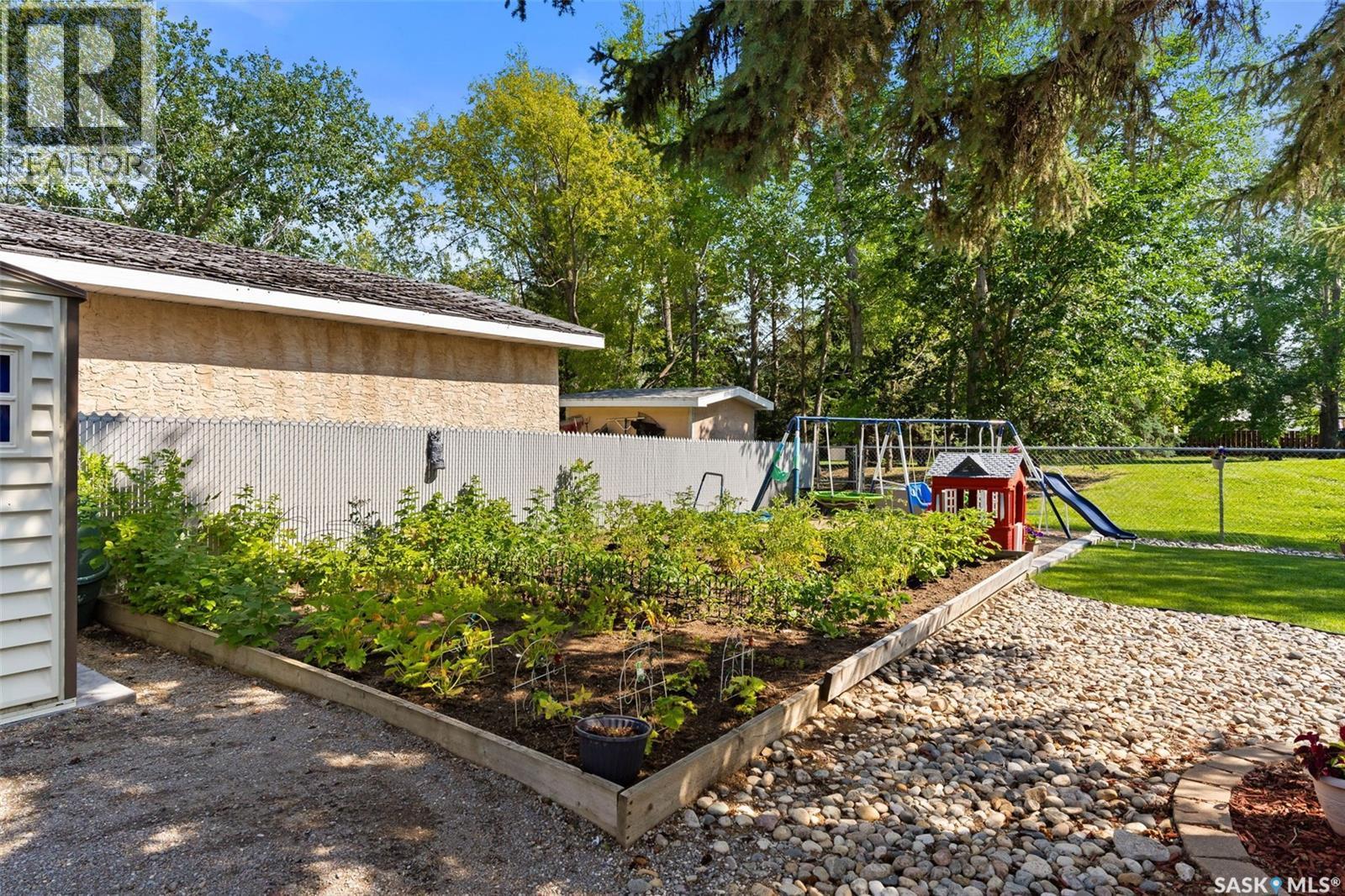 23 Price Crescent, Regina, SK - Outdoor