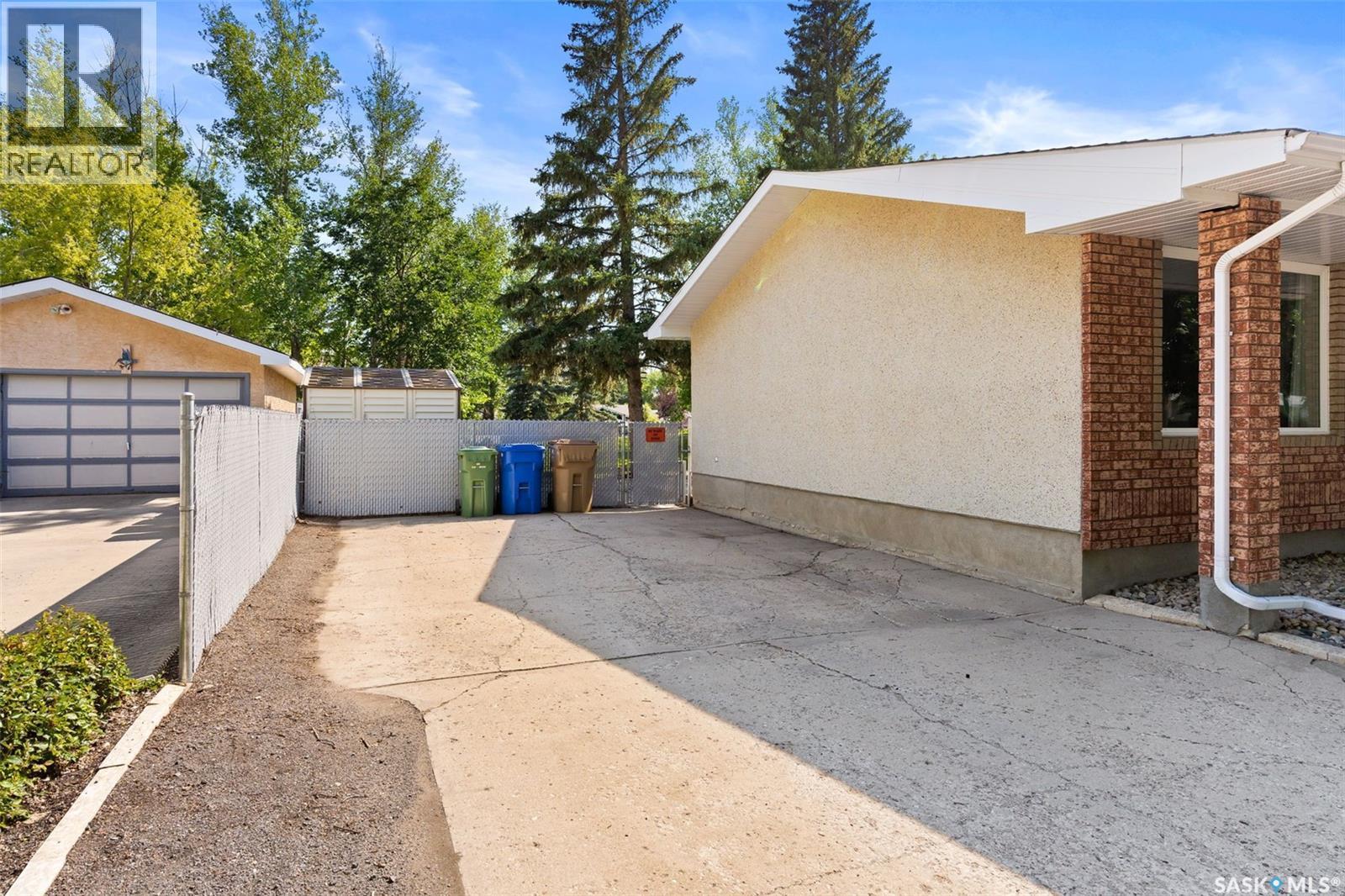 23 Price Crescent, Regina, SK - Outdoor