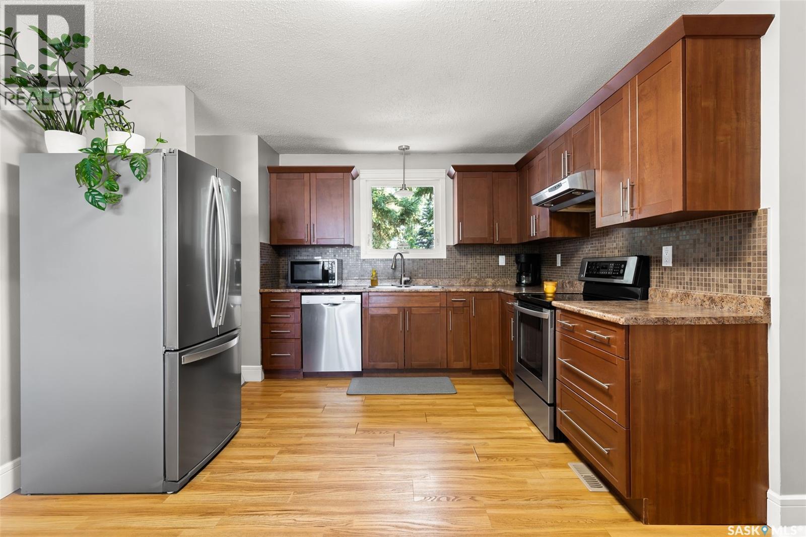 23 Price Crescent, Regina, SK - Indoor Photo Showing Kitchen