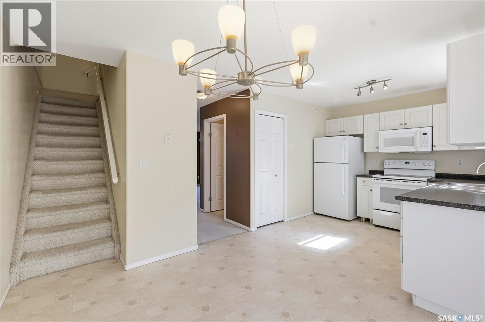 50 203 Herold Terrace, Saskatoon, SK - Indoor Photo Showing Kitchen With Double Sink